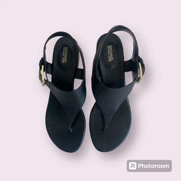 Michael Kors Shoes - Michael Kors London Thong in Black Size 9M